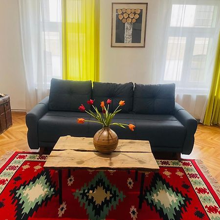 Spacious Stylish Apartment In Old Town Hermannstadt Exterior foto