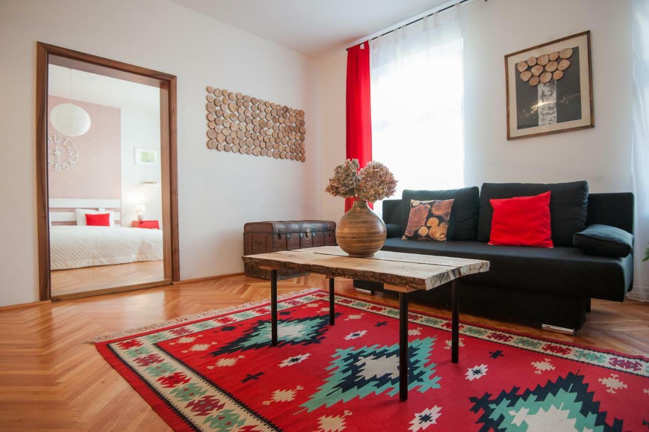 Spacious Stylish Apartment In Old Town Hermannstadt Exterior foto